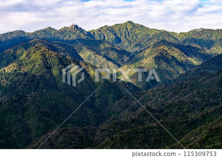 日本百座名山之一、世界自然遺產屋久島的宮之岳(秋) 日本百座名山之一、世界自然遺產屋久島的宮之岳(秋) 115309753