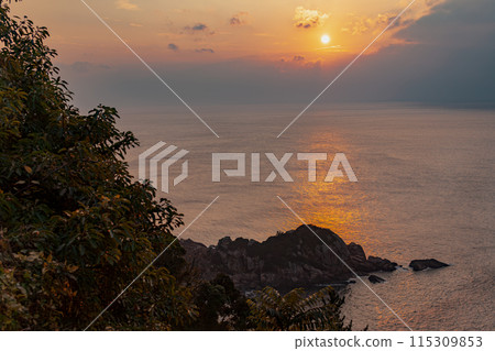 屋久島近海阿爾卑斯山的夜景（12月） 東海日落 115309853
