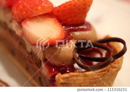 草莓餡餅 115310231