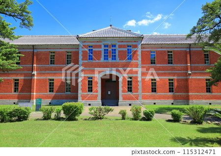 [Kumamoto Prefecture] Kumamoto University Fifth High School Memorial Hall on a clear day 115312471