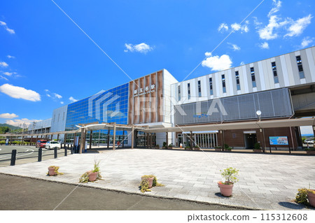[Kumamoto Prefecture] South exit of Shin-Tamana Station on a clear day (Kyushu Shinkansen) 115312608