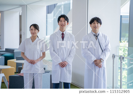 Doctor and nurse teamwork hospital background Doctor and nurse teamwork hospital background 115312905