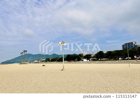 A view of the sandy beach and blue sky at Suma Beach Park in Suma Ward, Kobe City, Hyogo Prefecture A view of the sandy beach and blue sky at Suma Beach Park in Suma Ward, Kobe City, Hyogo Prefecture 115313147