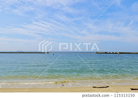 A view of the sea with a breakwater from Suma Beach in Suma Seaside Park, Suma Ward, Kobe City, Hyogo Prefecture 115313150