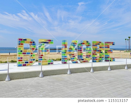 兵庫縣神戶市須磨區須磨海濱公園BE KOBE紀念碑外的沙灘和大海 115313157