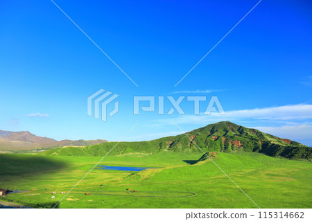 [Kumamoto Prefecture] Fresh greenery at Kusasenrihama Beach (Mount Aso) 115314662