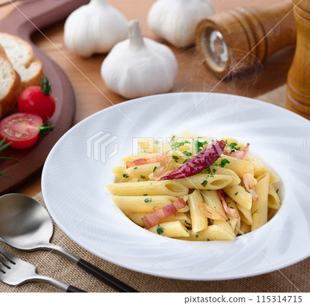 Penne Peperoncino Spaghetti 115314715