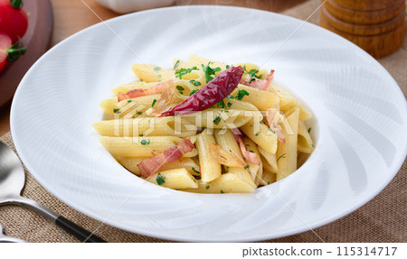 Penne Peperoncino Spaghetti Penne Peperoncino Spaghetti 115314717