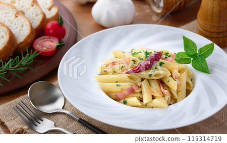 Penne Peperoncino Spaghetti 115314719