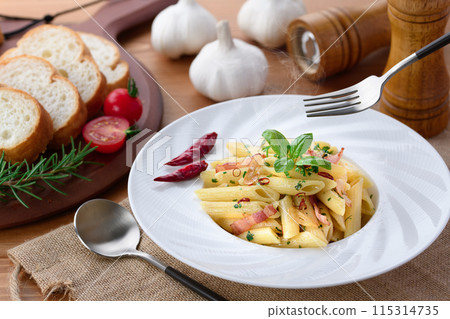 Penne Peperoncino Spaghetti 115314735