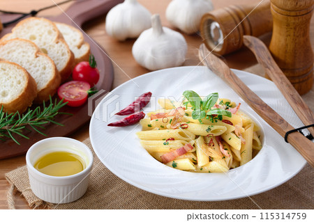 Penne Peperoncino Spaghetti 115314759