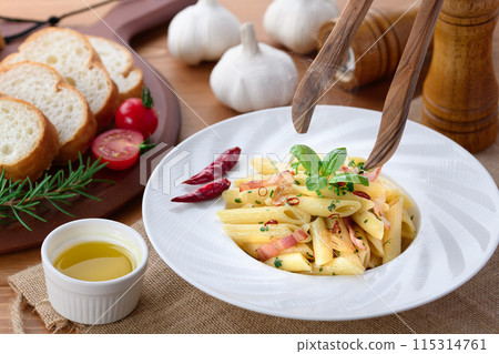 Penne Peperoncino Spaghetti 115314761