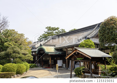 住在吉大社的聚集地（神社事務所）和神社前的神社（2024年4月9日拍攝） 115315031