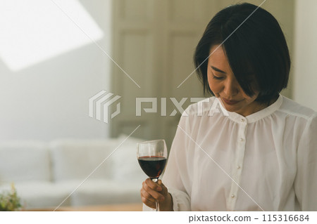 vino, wein, female 115316684