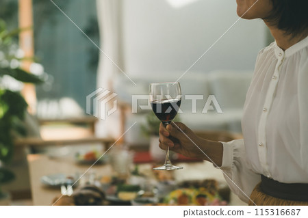 vino, wein, female 115316687