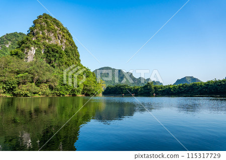 Vietnam Hanoi: Ninh Binh boat tour on a rowboat through the valley river 115317729