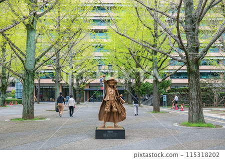 Luffy Monkey D. gold statue at Kumamoto office, Kyushu 115318202
