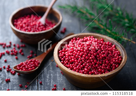 Pink pepper is characterized by its vivid color. 115318518