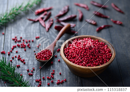 粉紅辣椒和紅辣椒 115318837