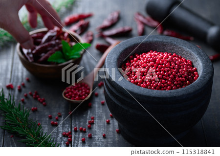 粉紅辣椒和紅辣椒 115318841