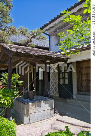 日本房屋花園裡的一口井 115319169