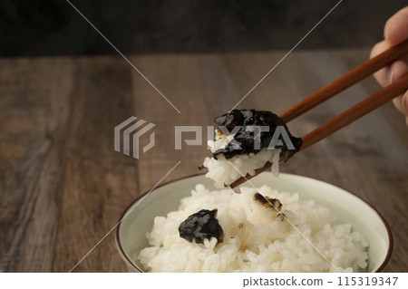 Rice, chopsticks up, rice topped with seaweed tsukudani 115319347