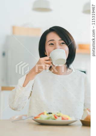 早餐 女生 女孩 115319467