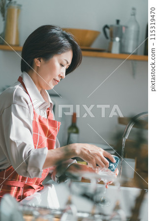 Washing Dishes, homemaker, female 115319470