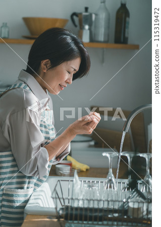 主婦 家庭主婦 女生 115319472