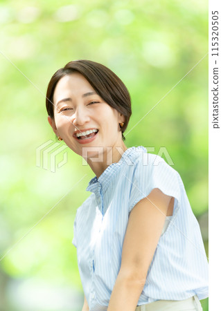 中年婦女美容垂直 115320505