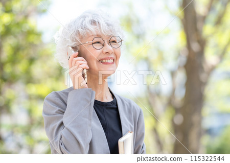 高級女性商務電話 115322544