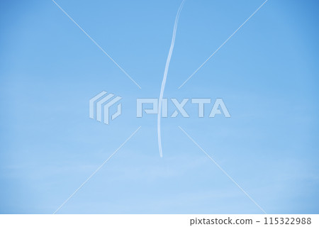 初夏的天空軌跡藍天天空影像 115322988