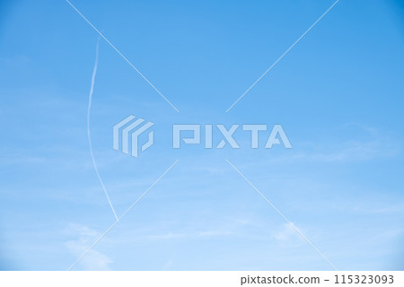 初夏的天空軌跡藍天天空影像 初夏的天空軌跡藍天天空影像 115323093