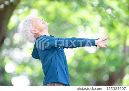 Woman in sportswear stretching Woman in sportswear stretching 115323607