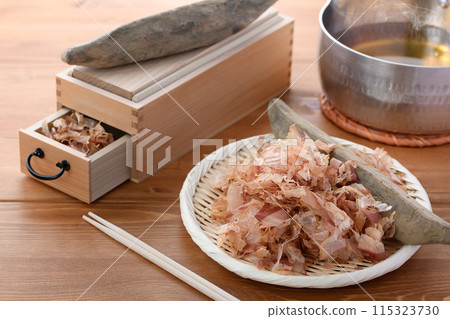 Dried bonito flakes (domestically produced dried bonito flakes) and a bonito flakes shaving machine Dried bonito flakes (domestically produced dried bonito flakes) and a bonito flakes shaving machine 115323730