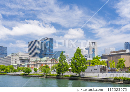 從難波橋（獅子橋）眺望中之島 115323973