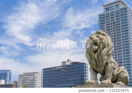 Osaka Naniwa Bridge (Lion Bridge) Lion Statue 115323975