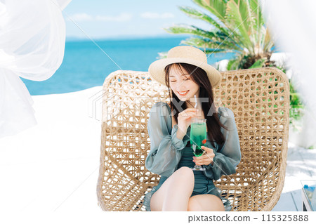 Young woman enjoying vacation at resort 115325888