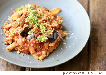 用大豆肉製成的健康通心粉 用大豆肉製成的健康通心粉 115326329