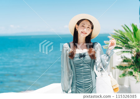 Young woman enjoying vacation at resort 115326385