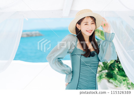 Young woman enjoying vacation at resort 115326389