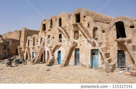 Ancient Berber ghorfas in Ksar of Medenine, Tunisia 115327141