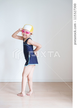 兒童穿泳衣（游泳） 115327300