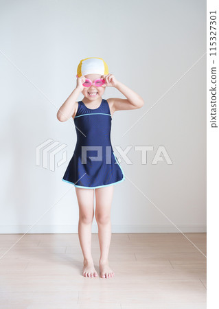 兒童穿泳衣（游泳） 115327301