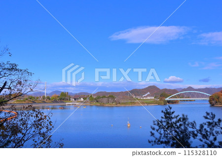 《Hyogo Prefecture》Autumn on the shores of Aono Dam Lake in Sanda City, a sacred place for Kansai anglers 《Hyogo Prefecture》Autumn on the shores of Aono Dam Lake in Sanda City, a sacred place for Kansai anglers 115328110