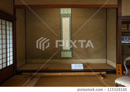 壁龕內的青園閣掛軸 115329188