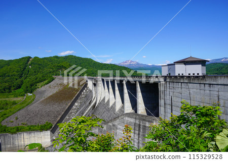 從堤防廣場看到的忠實水壩 115329528