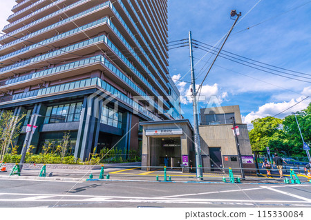 日本橫濱市六月的城市景觀。東急新橫濱線新綱島站南口＝8號 115330084