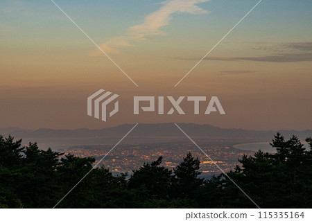 日本鳥取縣米子市美麗的日落到夜景 115335164