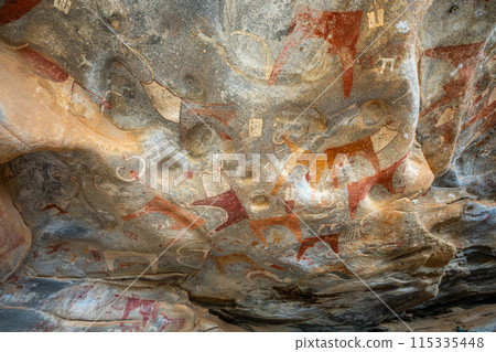 Ancient tribal rock artwork primitive carvings of cattle and hunters, Laas Geel, Maroodi Jeex, Hargeisa, Somaliland Ancient tribal rock artwork primitive carvings of cattle and hunters, Laas Geel, Maroodi Jeex, Hargeisa, Somaliland 115335448